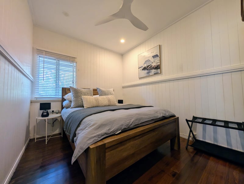 2nd Bedroom, Queen bed