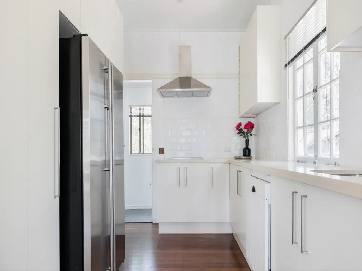 Lake Weyba accommodation kitchen