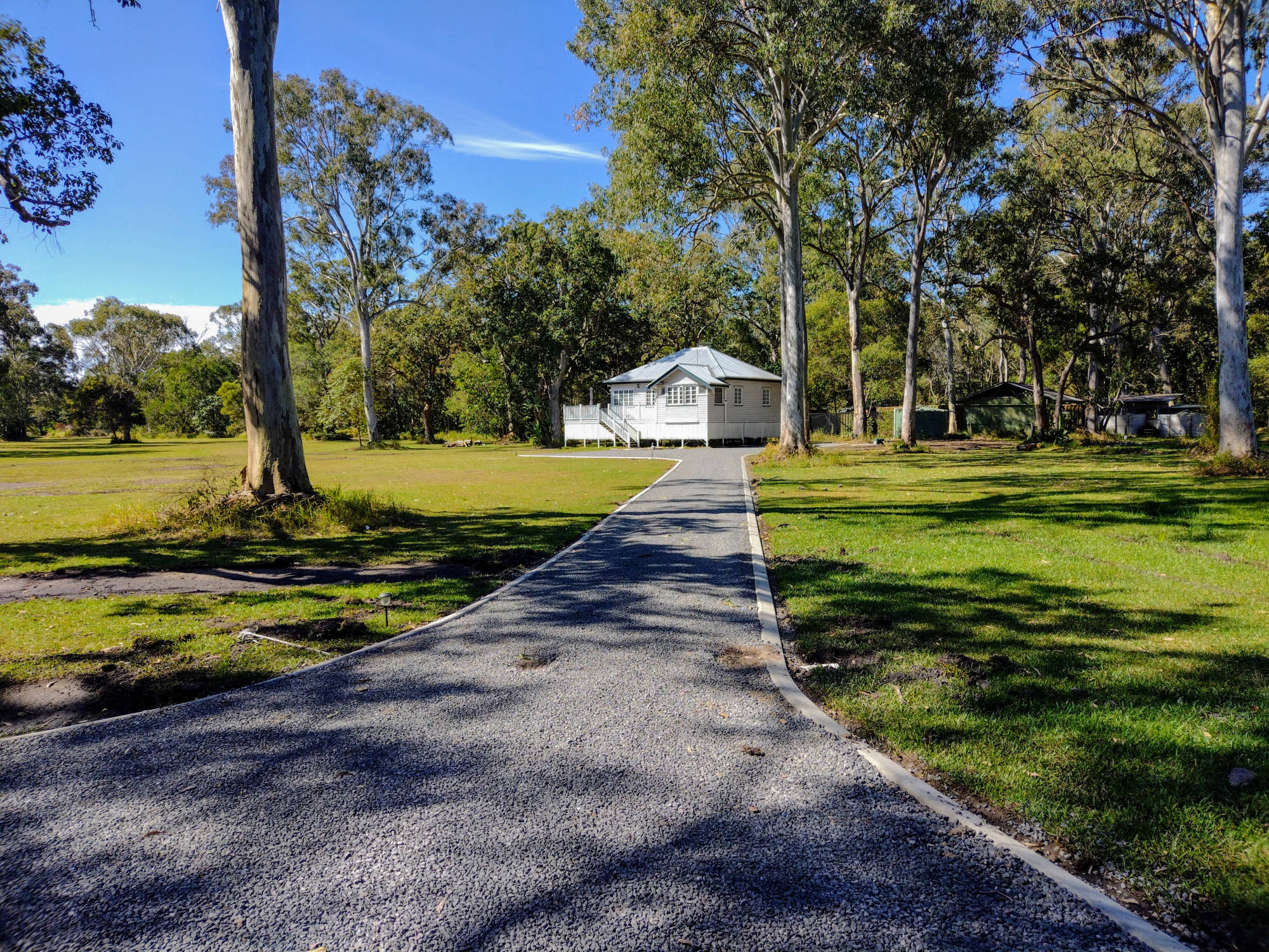 Driveway to Lake Weyba Noosa Lodge